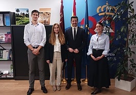 Miguel Olmedo, Nathalie Álvarez, Adrián Zittelli y Lucía Huertas, en la Oficina de la Región en Bruselas.