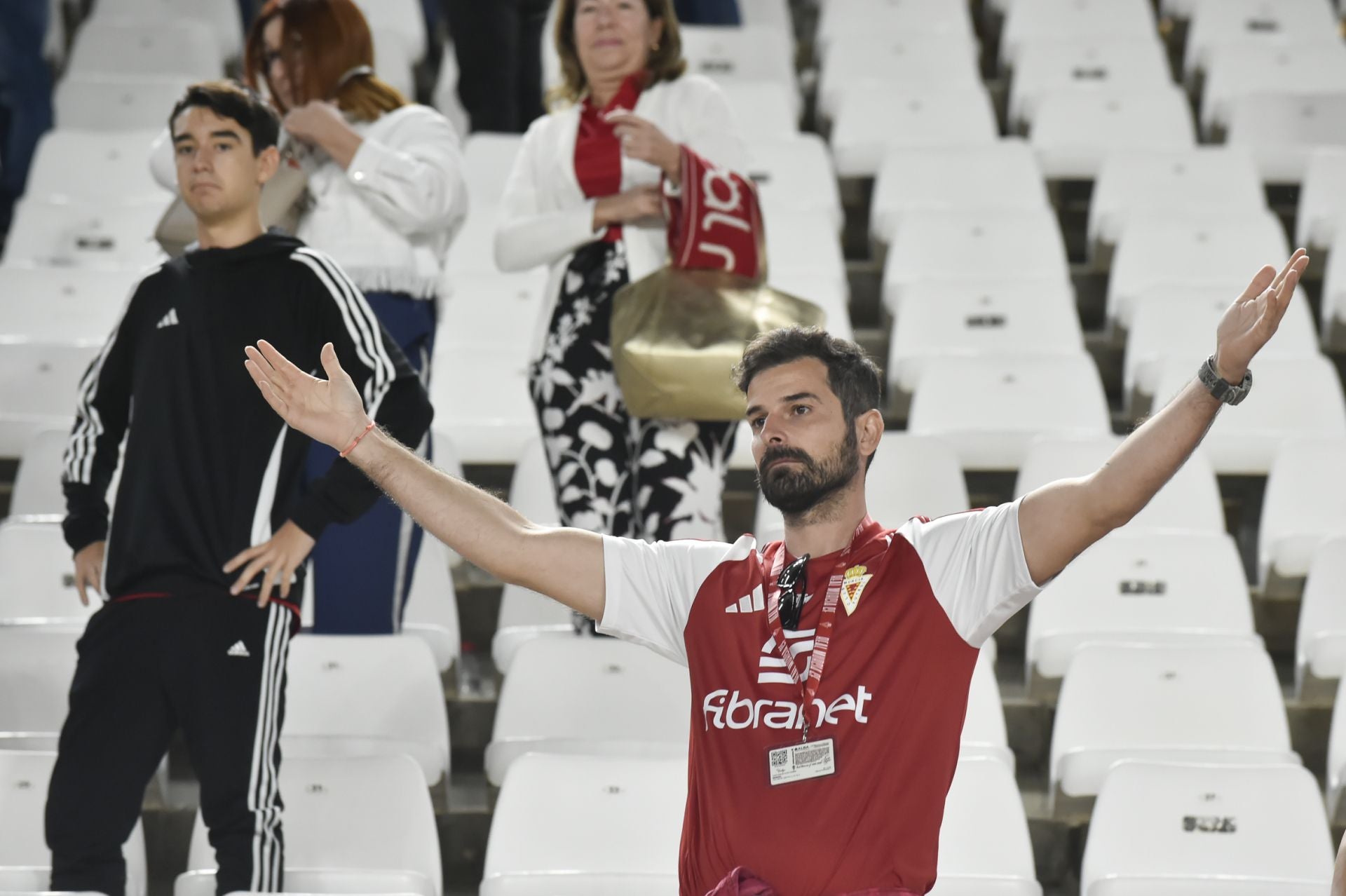 El Real Murcia se estrella ante el Ibiza, en imágenes