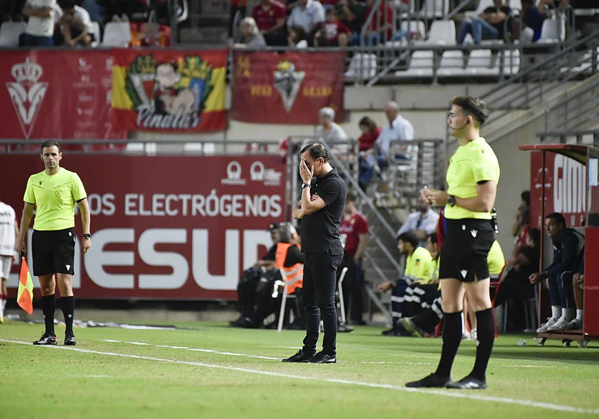 El Real Murcia se estrella ante el Ibiza, en imágenes