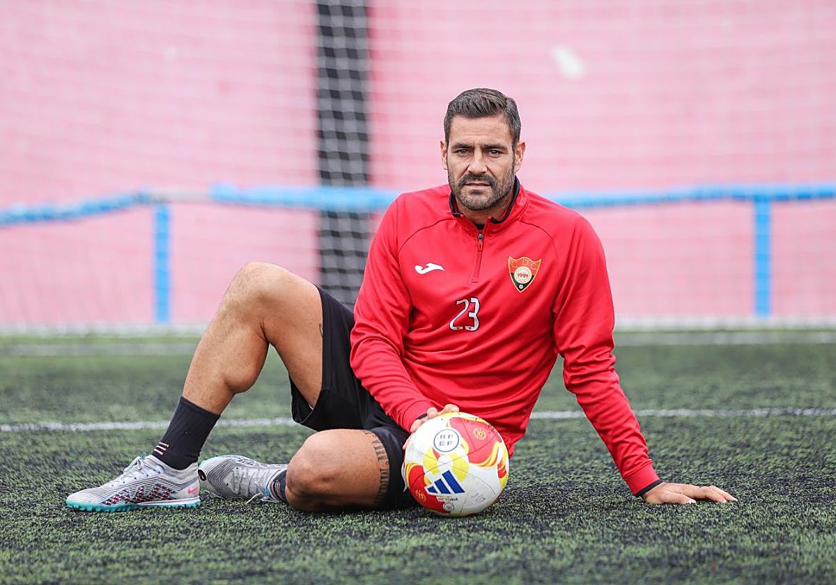 Cinco goles que valen un liderato. Florian, este jueves,en La Arboleja tras la sesión del CD Cieza.