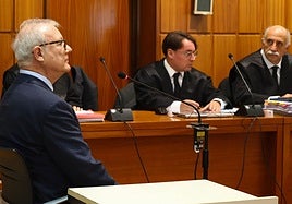 El expresidente regional Ramón Luis Valcárcel este lunes en el Palacio de Justicia de Murcia.
