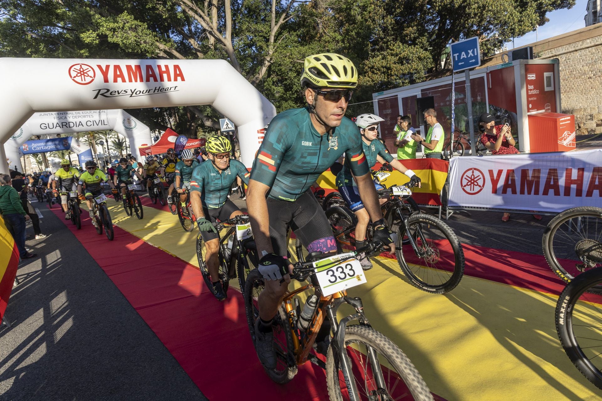 Las imágenes de la carrera solidaria de la Guardia Civil en Cartagena