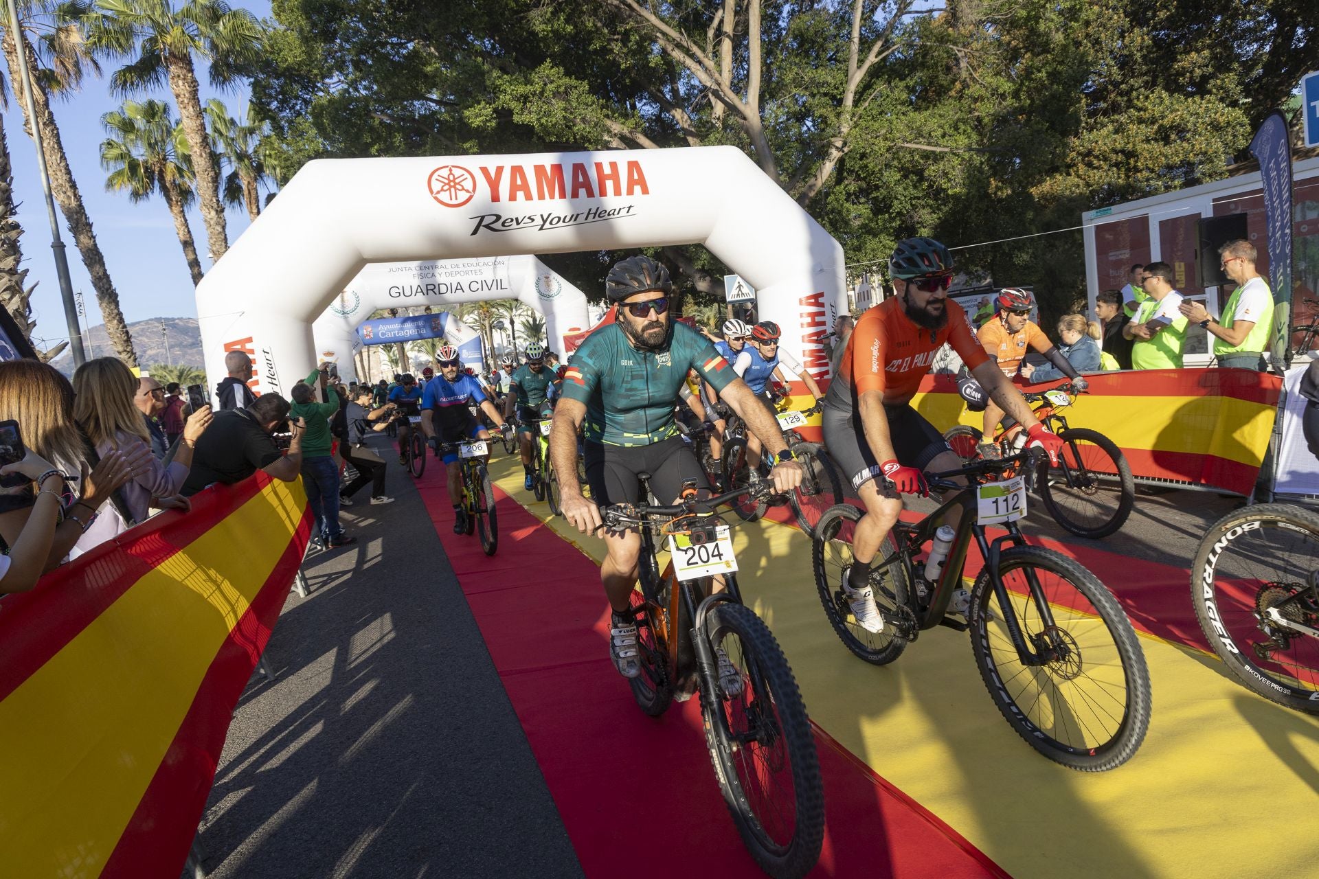 Las imágenes de la carrera solidaria de la Guardia Civil en Cartagena