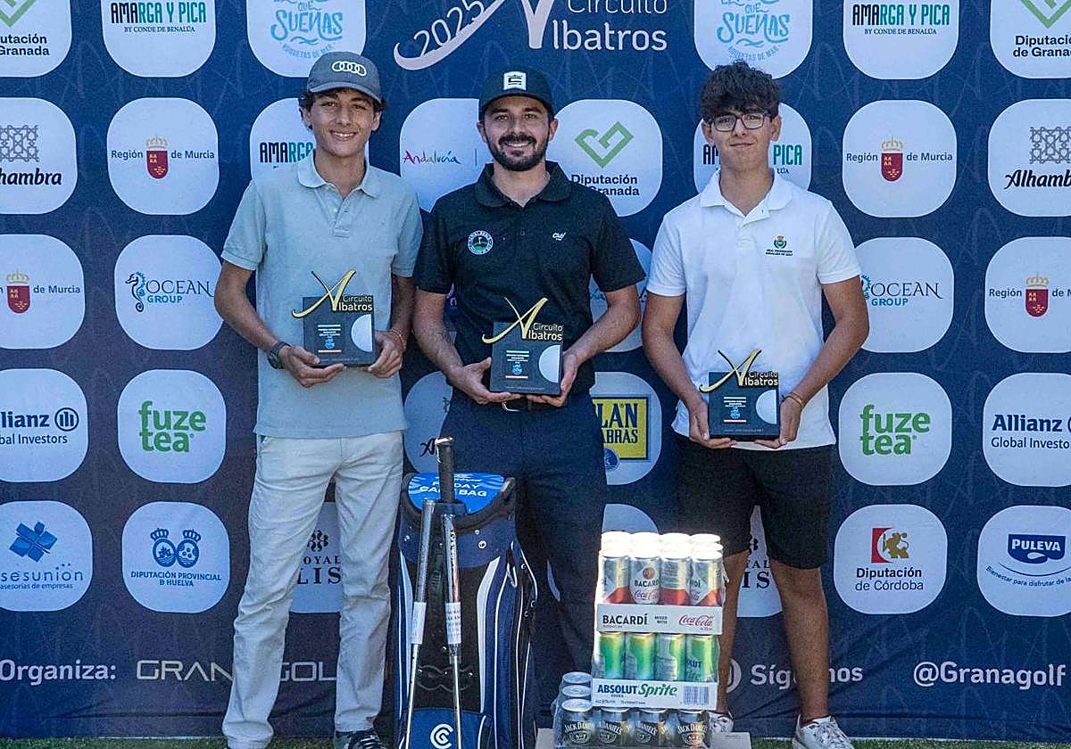 Jaime Josa (i) junto al resto de campeones de la prueba.