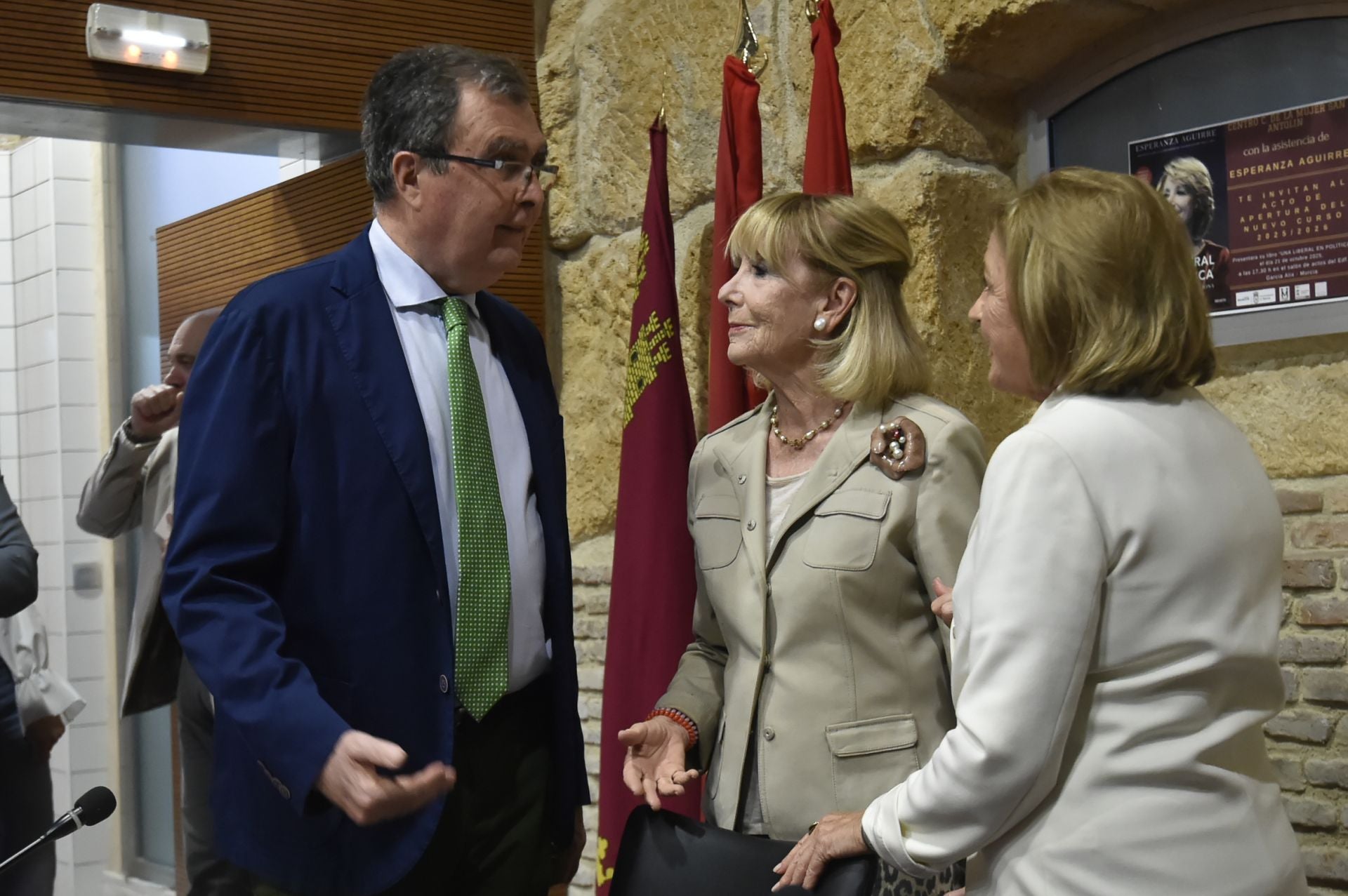 Esperanza Aguirre presenta su libro en Murcia, en imágenes