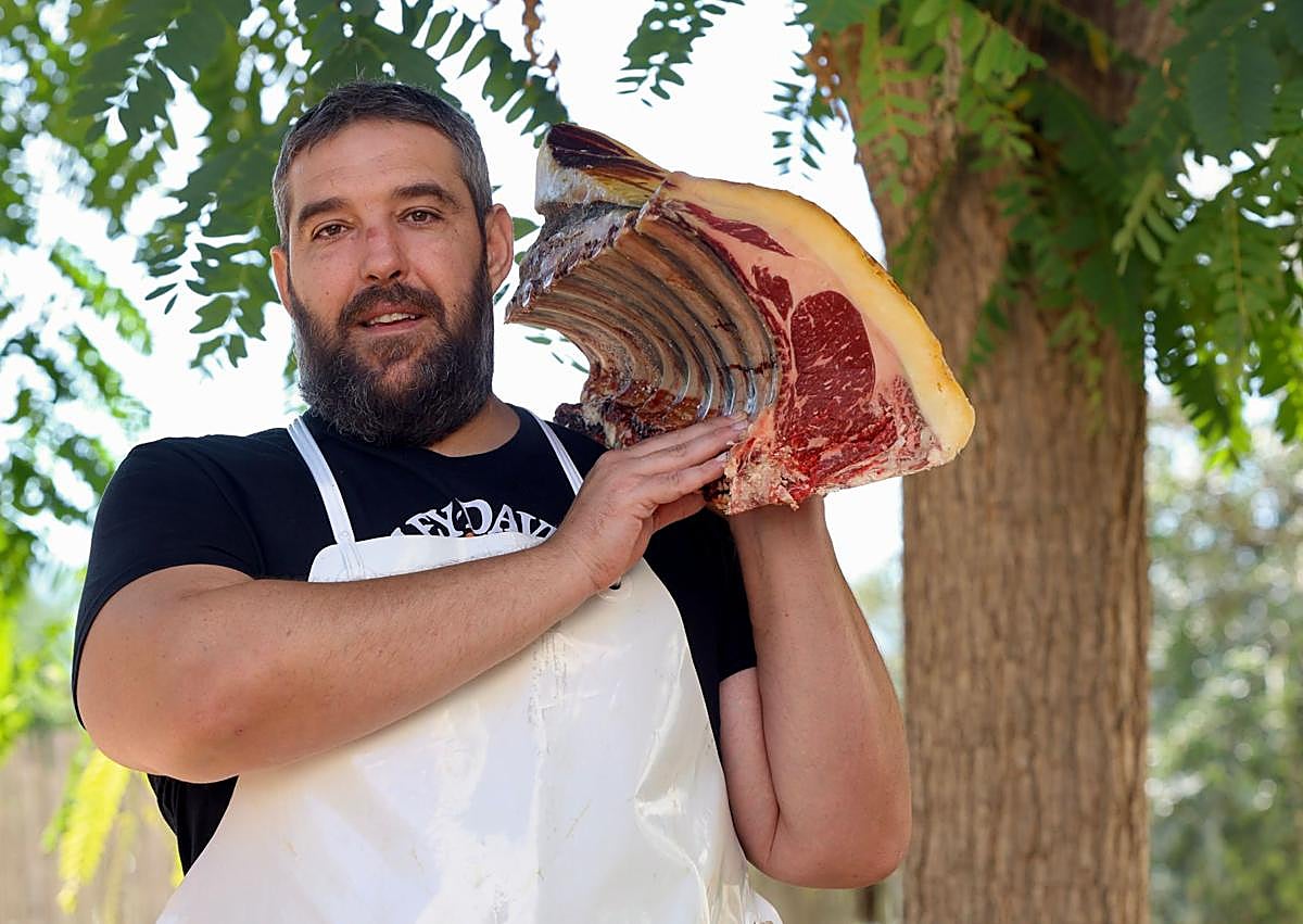 Imagen secundaria 1 - El templo de las chuletas a la brasa está en Javalí Nuevo
