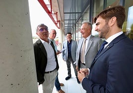 Felipe Moreno, segundo por la derecha, en un descanso de la última junta, acompañado por Higinio, Juanjo Fernández y los expresidentes Tornel y Almela.