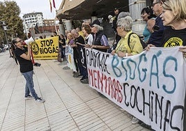 Protesta de la plataforma frente a la Asamblea.