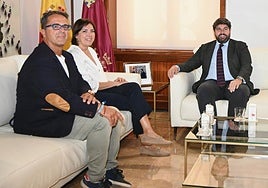 Reunión de Fernando López Miras con Juan Carrión y Encarna Guillén.