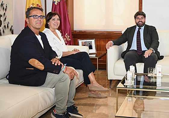Reunión de Fernando López Miras con Juan Carrión y Encarna Guillén.