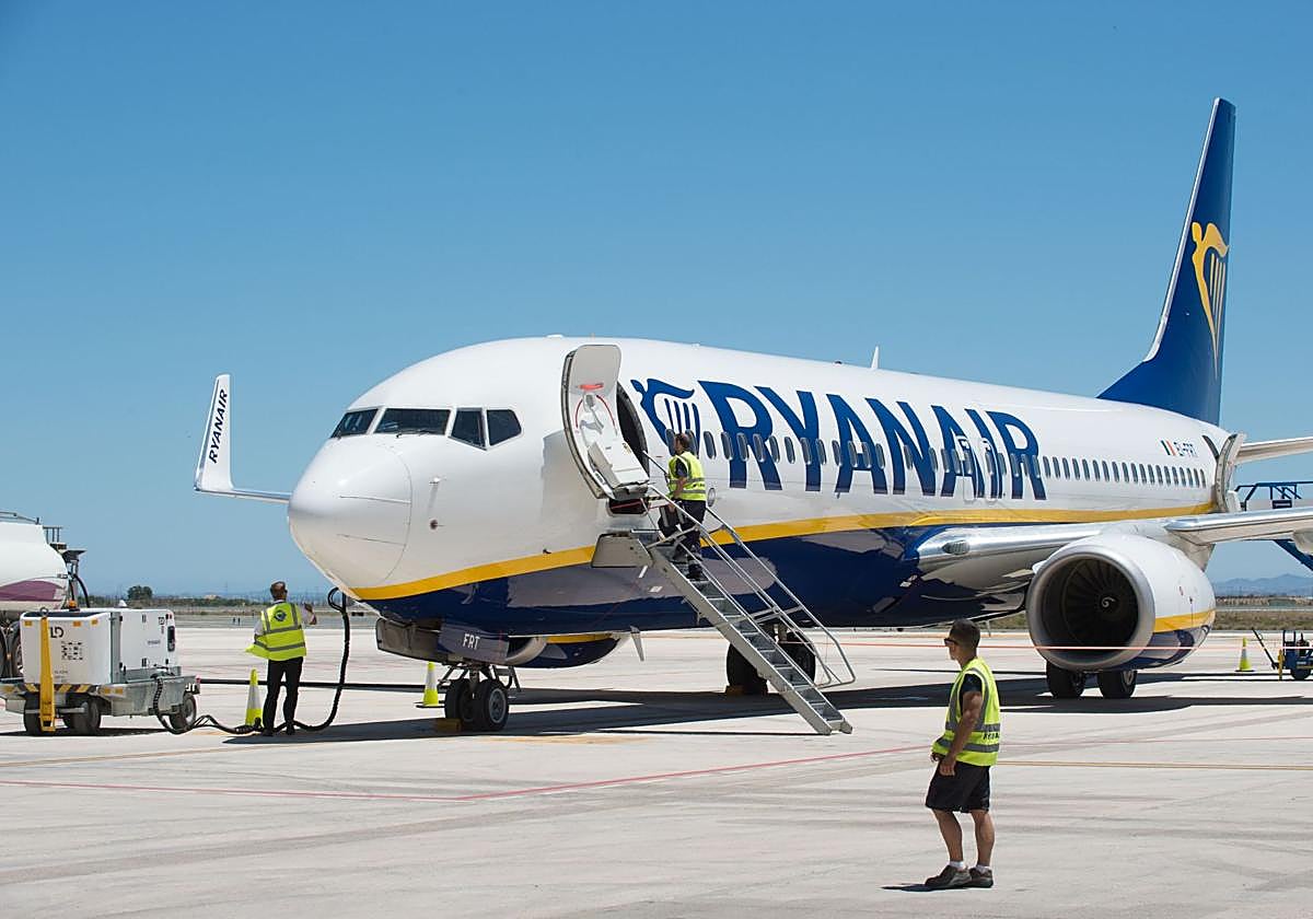 Un avión de Ryanair en el aeropuerto de Corvera en una imagen de archivo.