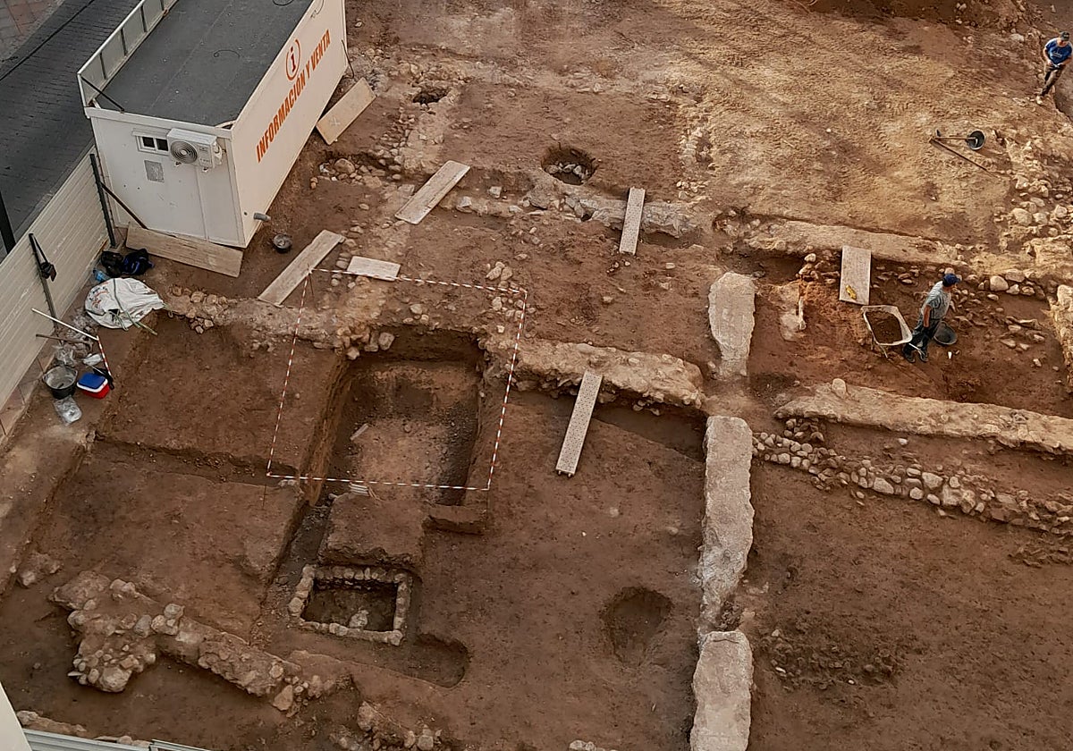 Estructuras localizadas en la parcela de la calle Hernán Cortés.