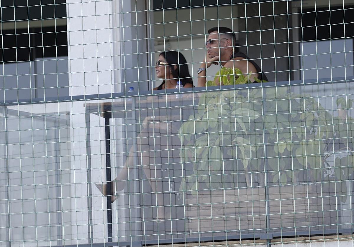 Pedro Alcalá, junto a su esposa, presenciando el pasado 2 de agosto un amistoso del Cartagena ante el Neom en Pinatar Arena.