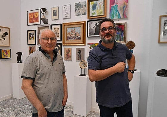 El artista y académico Juan Martínez Lax con el historiador del arte Tomás Ruiz Planes.