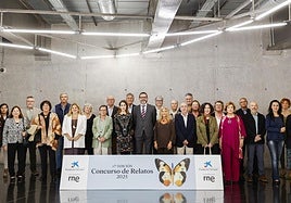 Foto de familia de los premiados y autoridades.