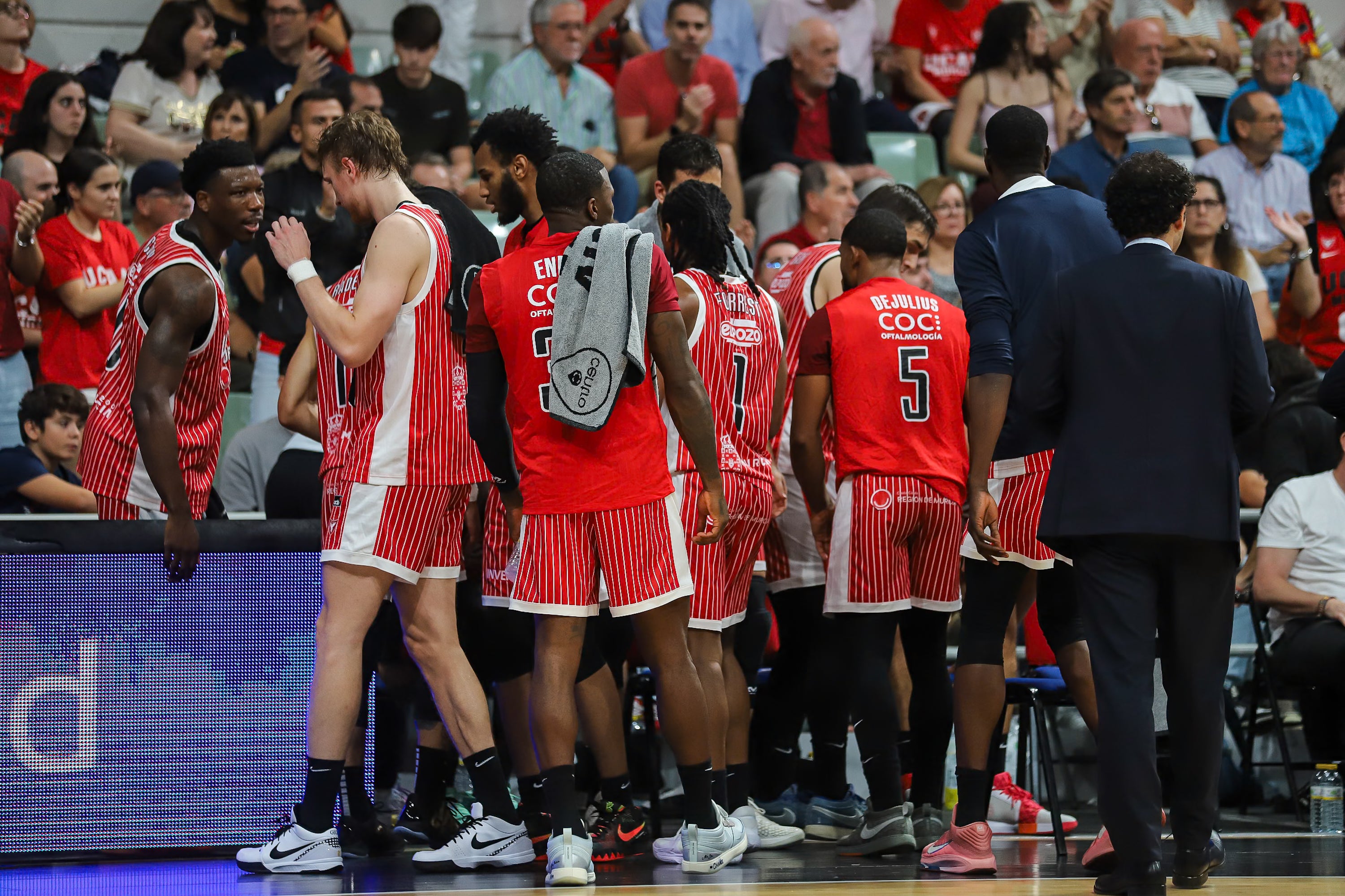 El UCAM Murcia se recompone en casa y vence al Baskonia, en imágenes