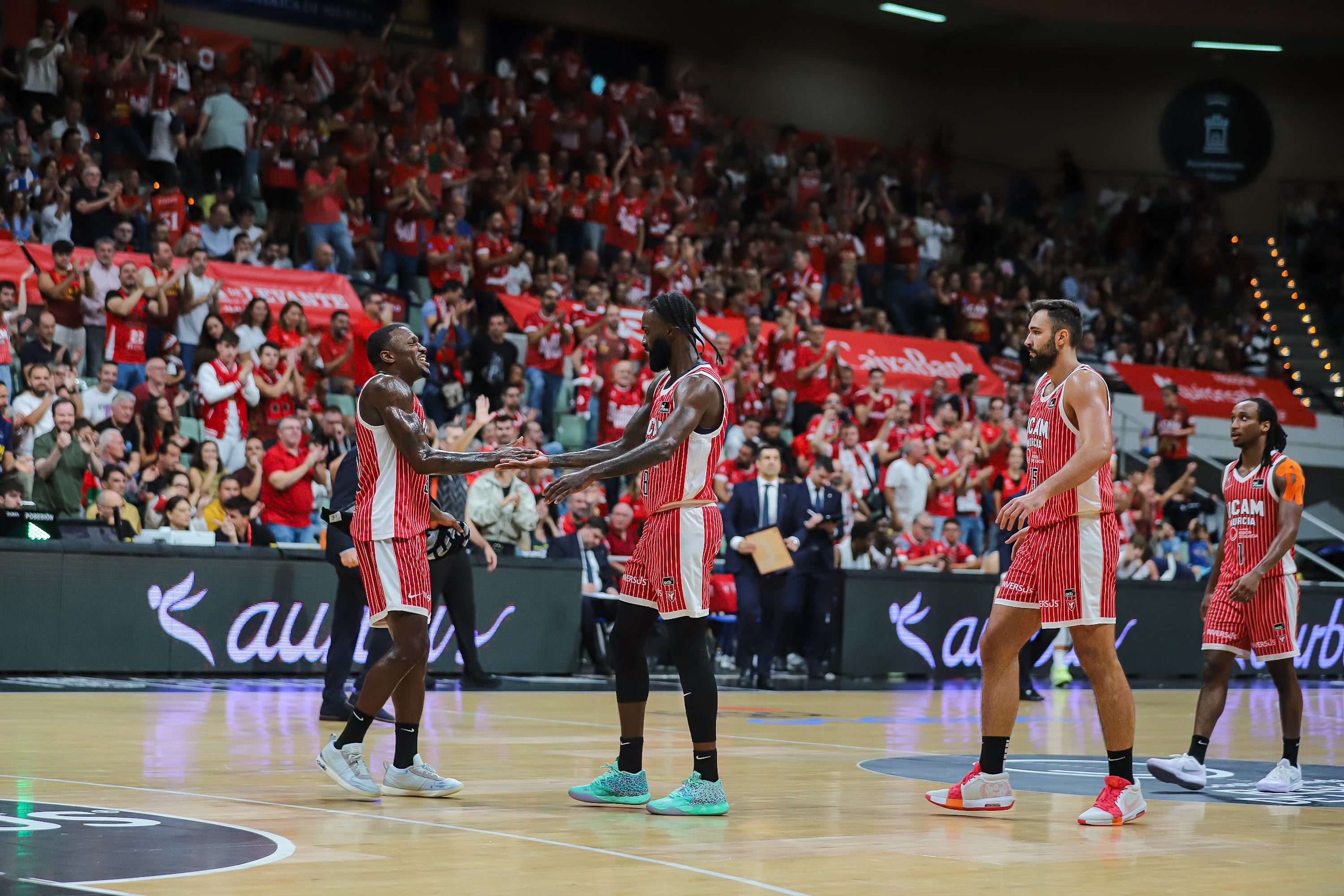 El UCAM Murcia se recompone en casa y vence al Baskonia, en imágenes