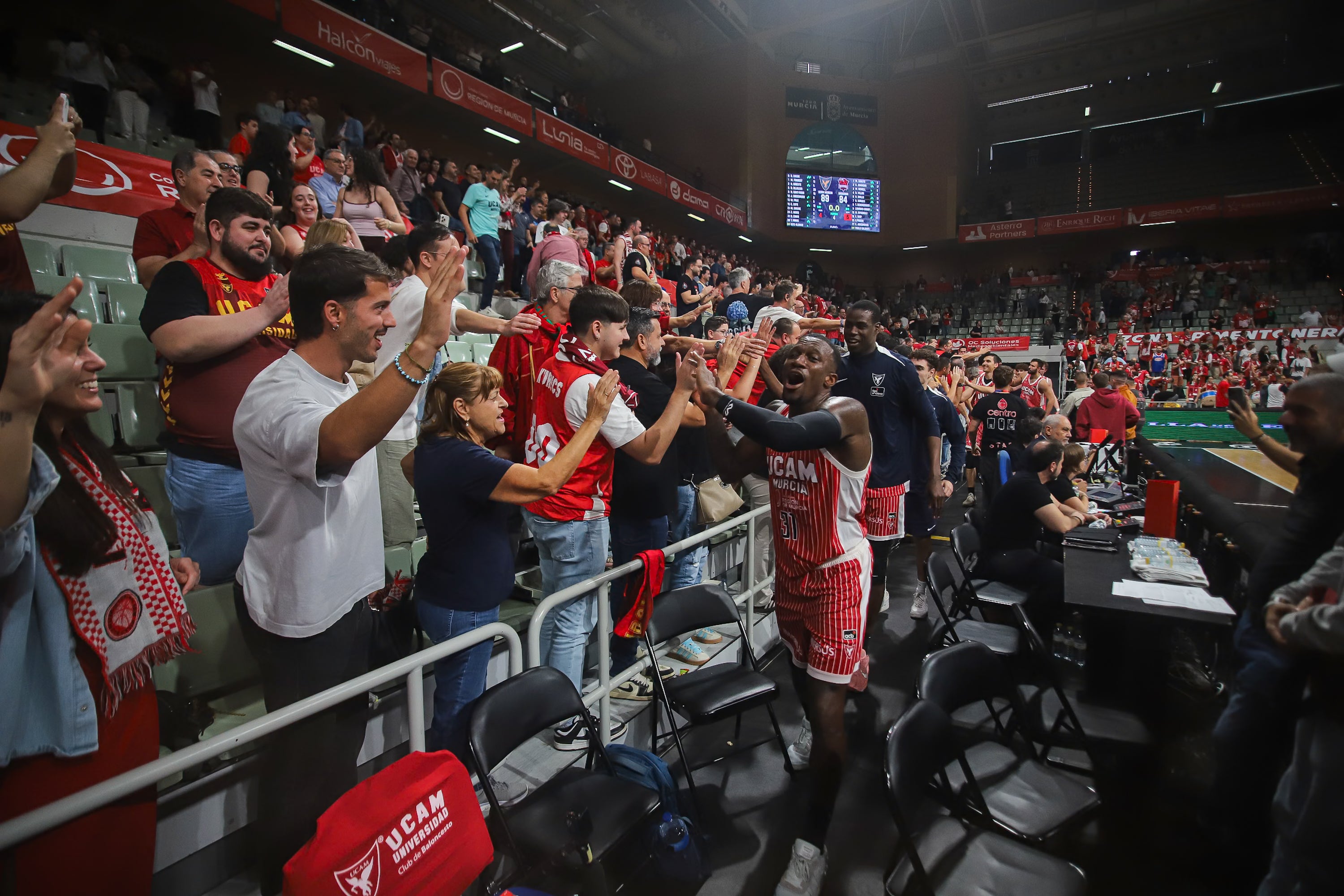 El UCAM Murcia se recompone en casa y vence al Baskonia, en imágenes