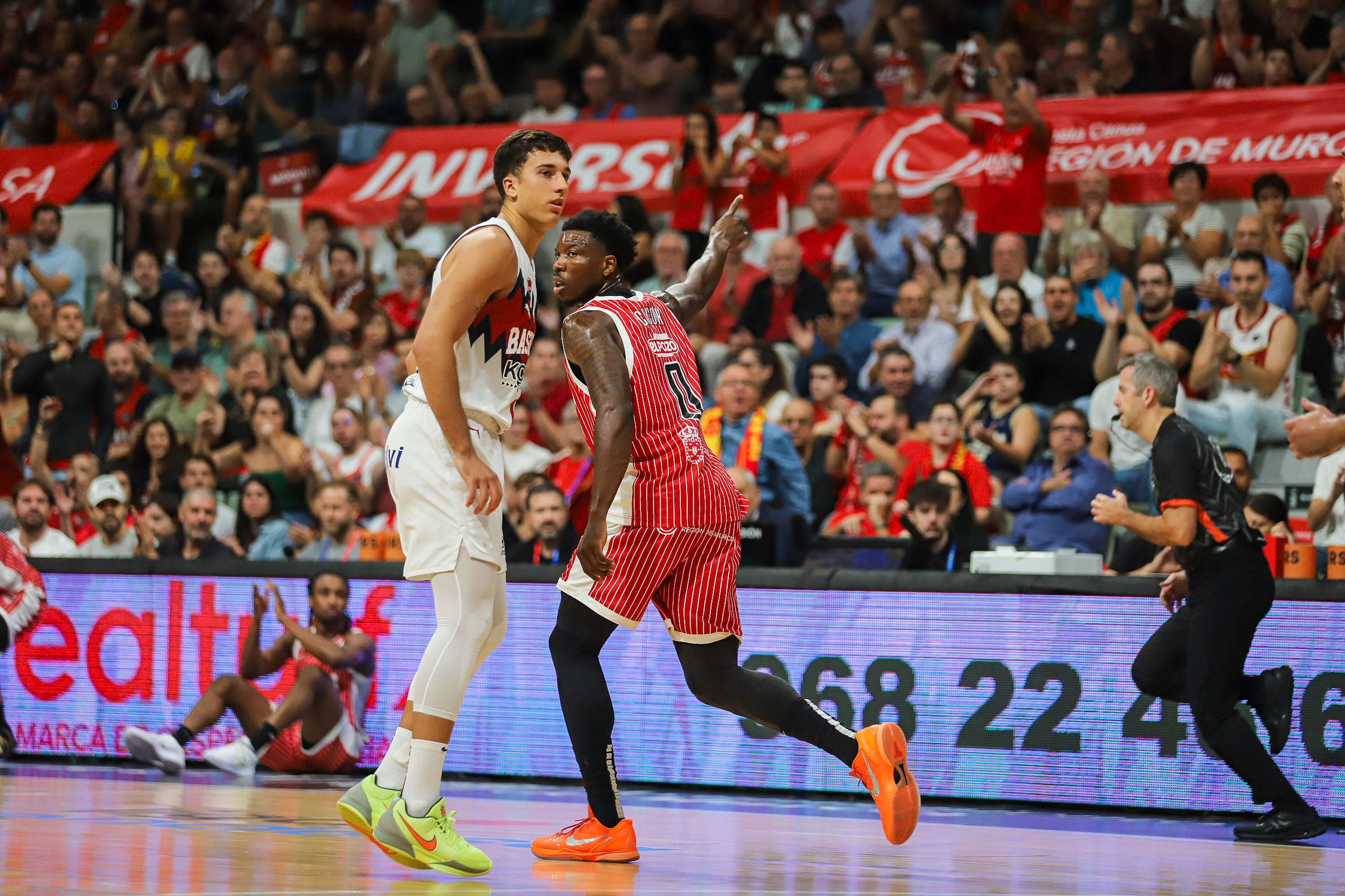 El UCAM Murcia se recompone en casa y vence al Baskonia, en imágenes