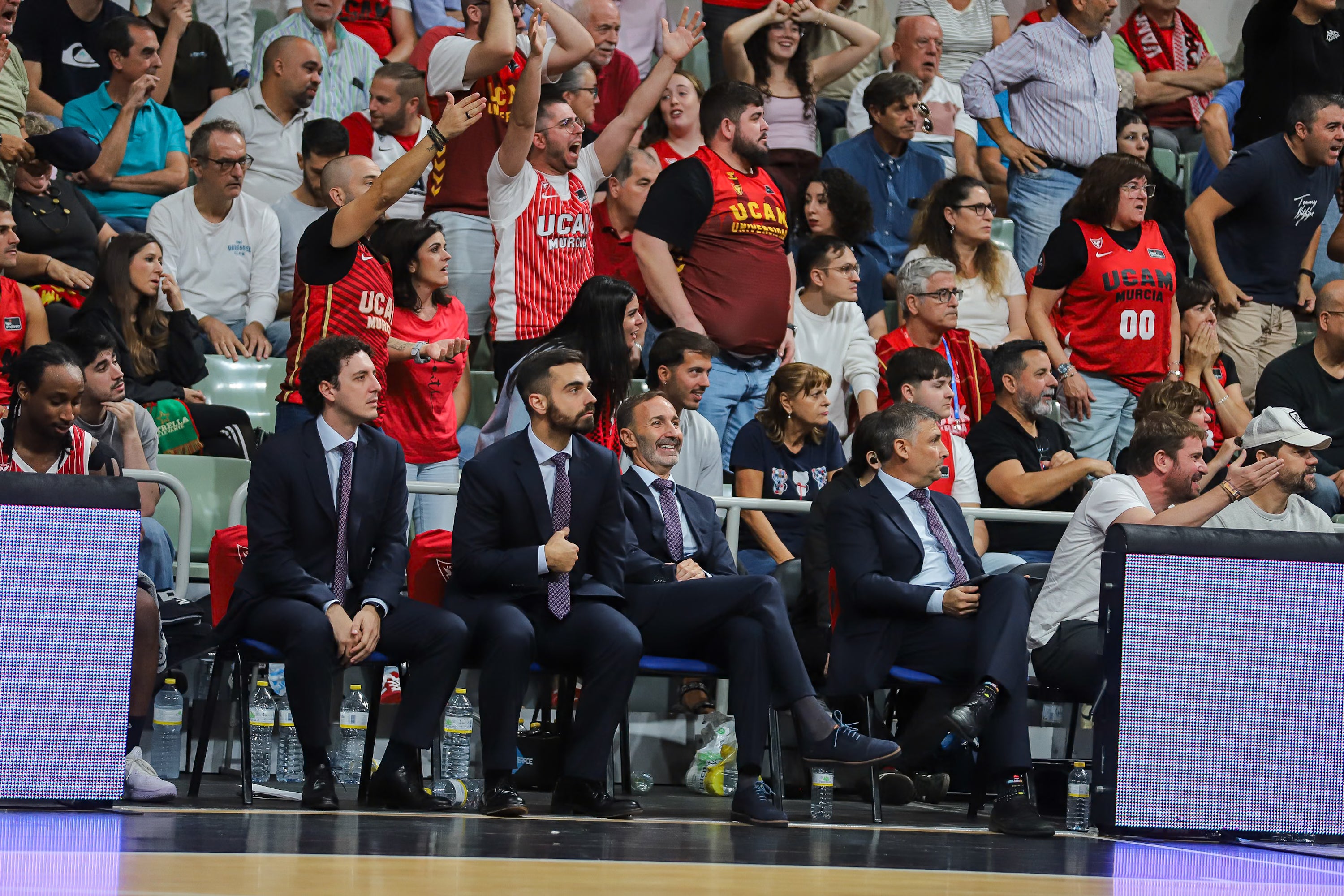 El UCAM Murcia se recompone en casa y vence al Baskonia, en imágenes