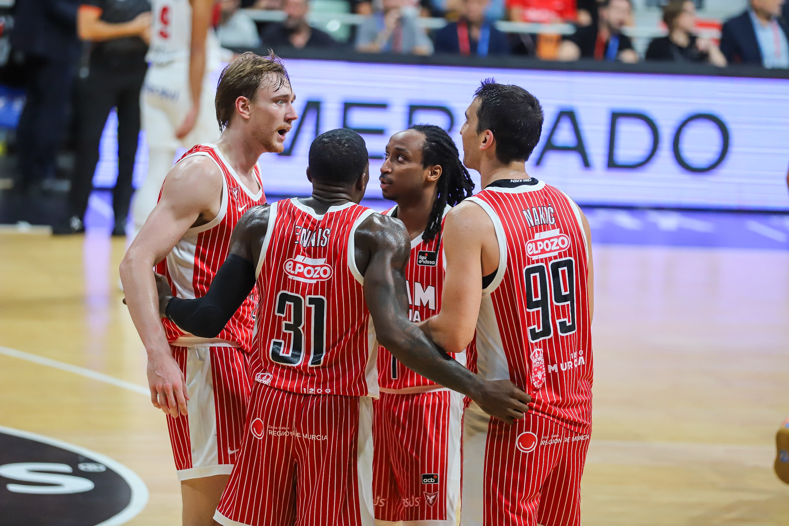 El UCAM Murcia se recompone en casa y vence al Baskonia, en imágenes