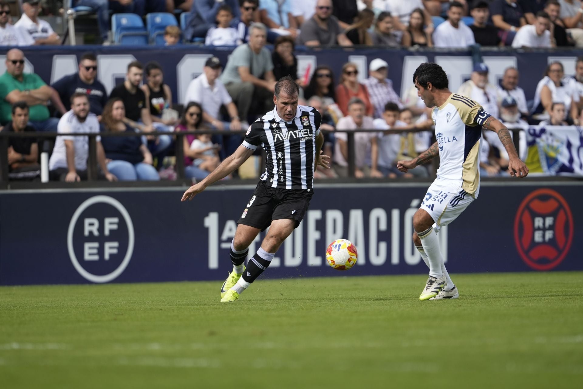 El Cartagena cambia su imagen fuera de casa, pero sigue sin ganar, en imágenes