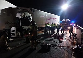 El accidente entre los dos camiones, este martes.