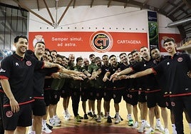 La plantilla del Jimbee Cartagena posando ayer durante el 'media day' en el Palacio de Deportes.