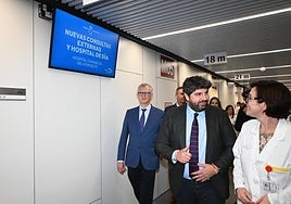 López Miras durante la visita de este martes al Hospital del Noroeste