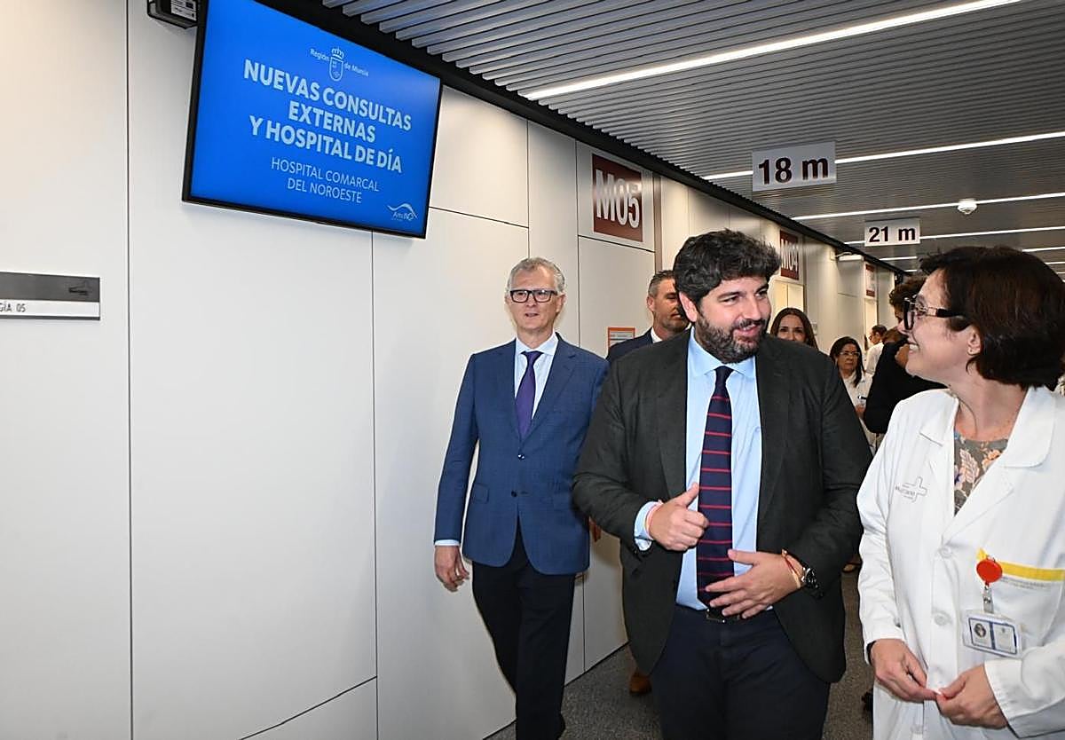 López Miras durante la visita de este martes al Hospital del Noroeste