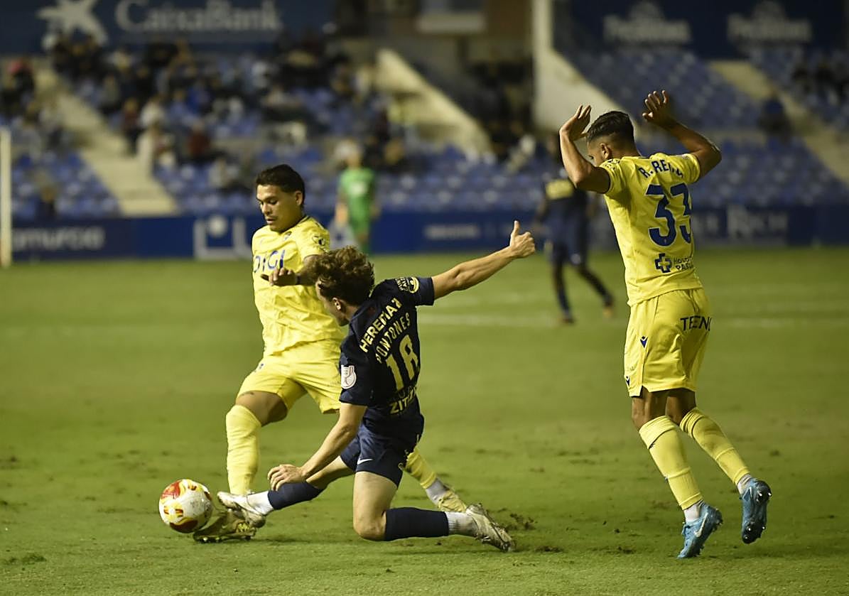Las imágenes del UCAM CF-Cádiz (1-3)