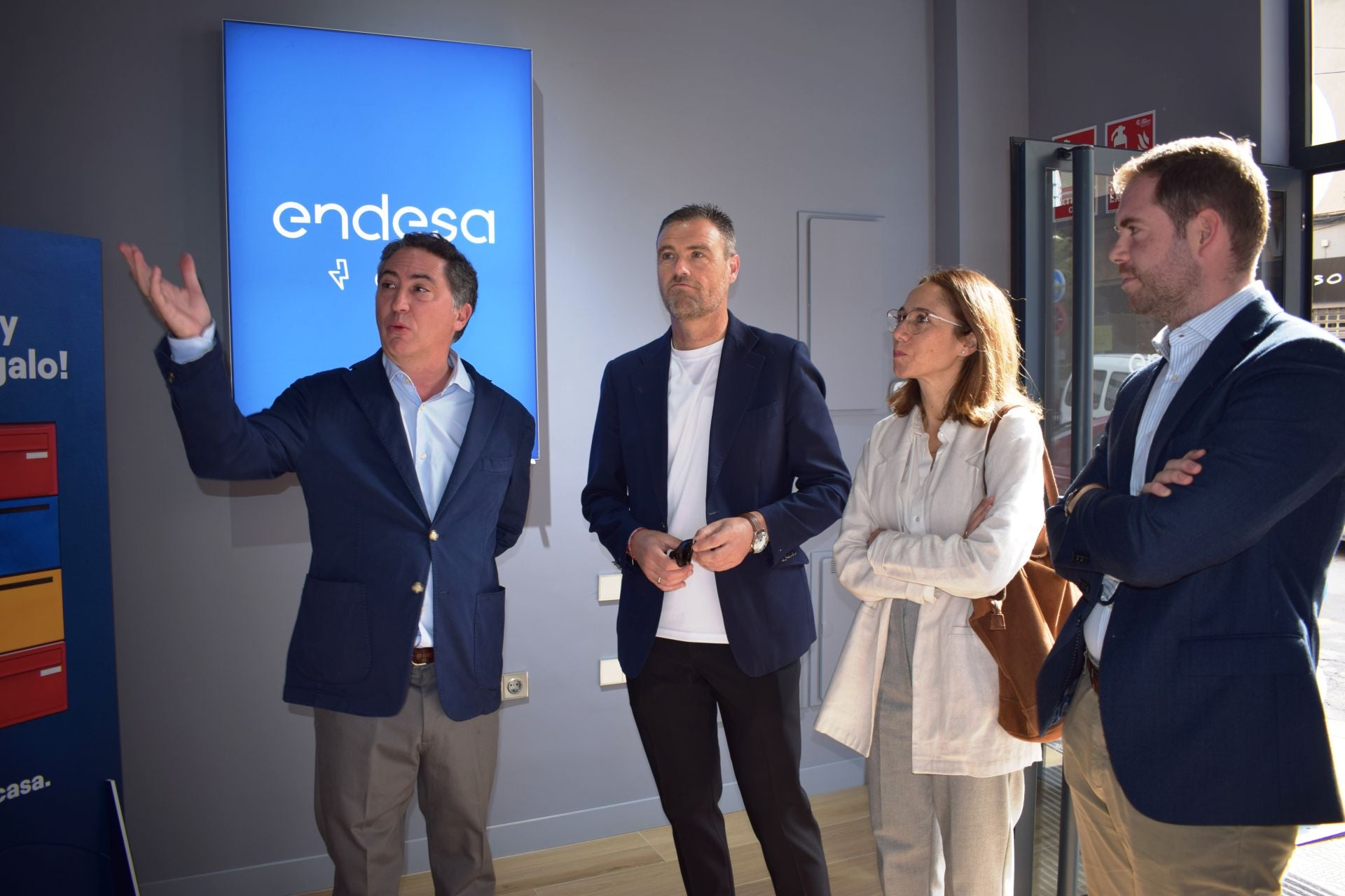 Gabriel Prado (Endesa), José Francisco García (Alcalde), Ana Belén Martínez (concejal) y Federico Mirallés (Director general)