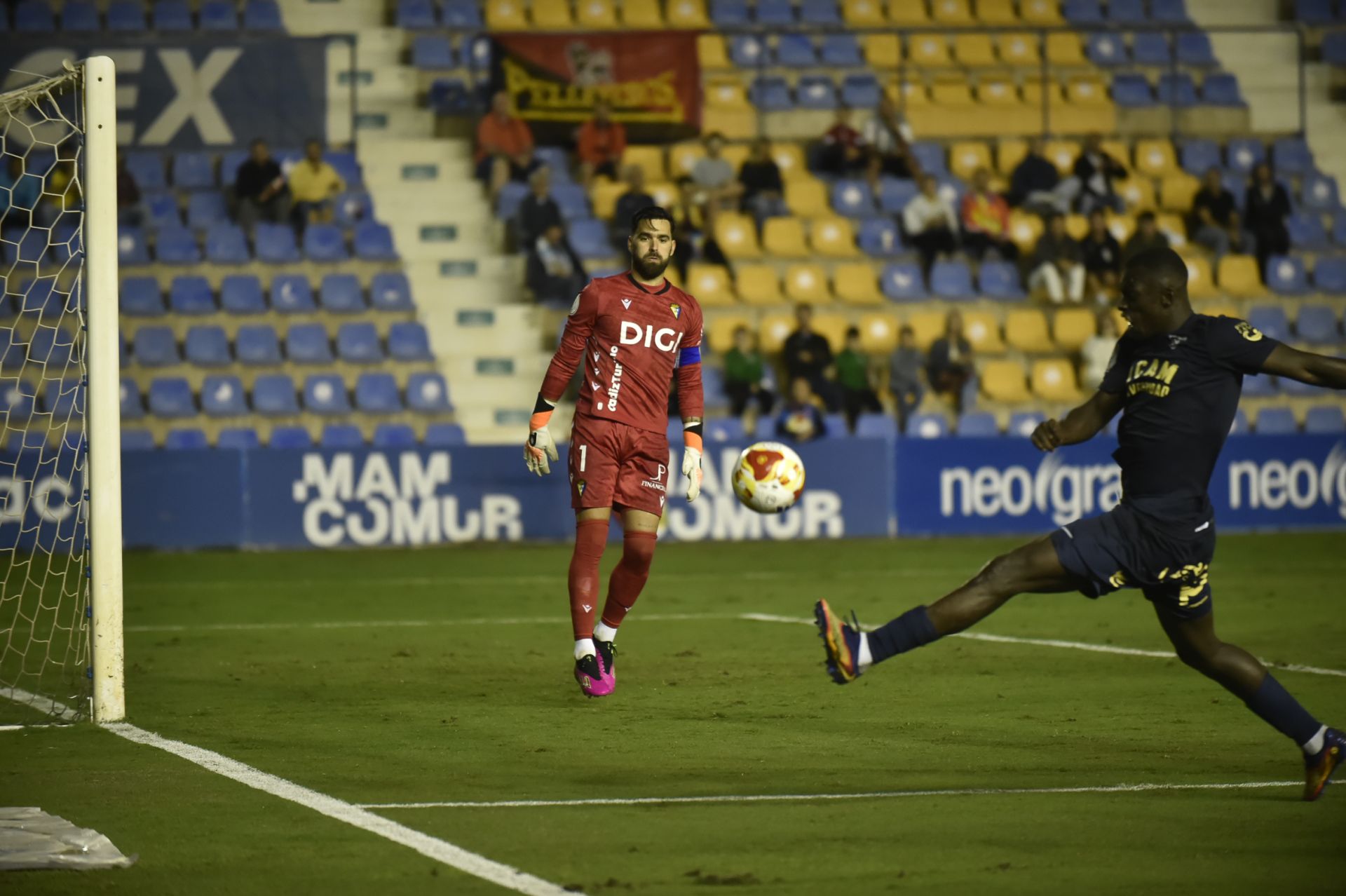 Las imágenes del UCAM CF-Cádiz (1-3)