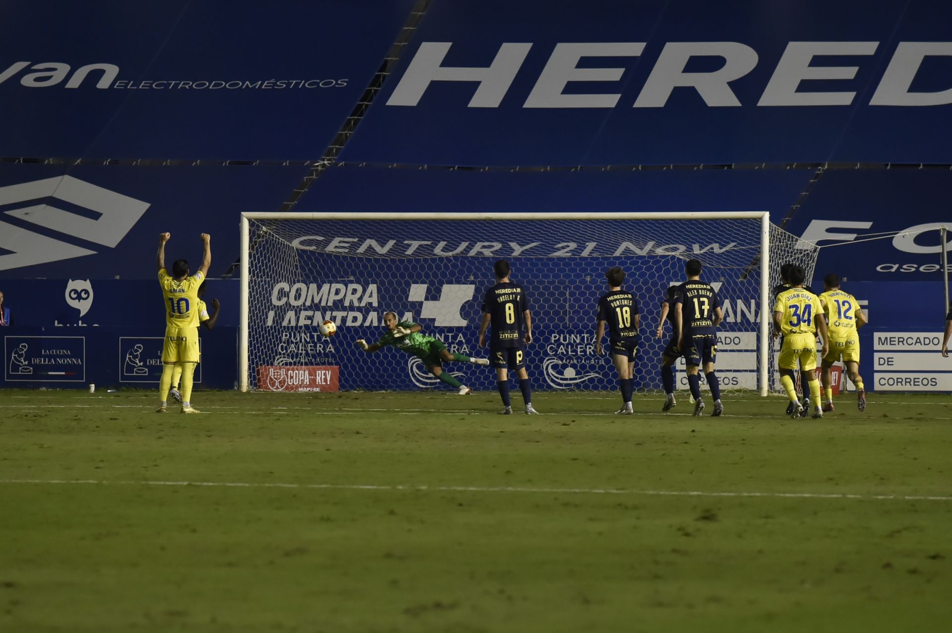 Las imágenes del UCAM CF-Cádiz (1-3)