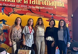 Bienal de Jerez con Verónica de Haro y Eliana Abellán, de la UMU, a la derecha.