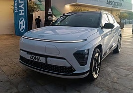 Los asistentes pudieron conocer de cerca el nuevo Kona Eléctrico.