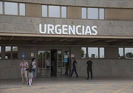 Accesos al servicio de Urgencia del Hospital Los Arcos, en San Javier.