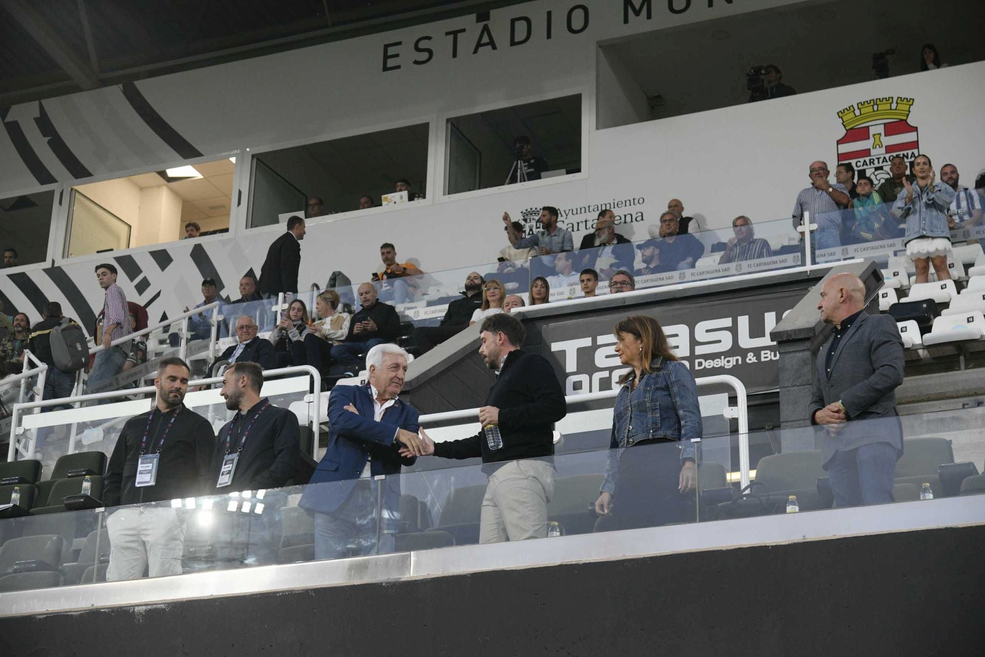 El FC Cartagena sufre la primera derrota en el Cartagonova, en imágenes