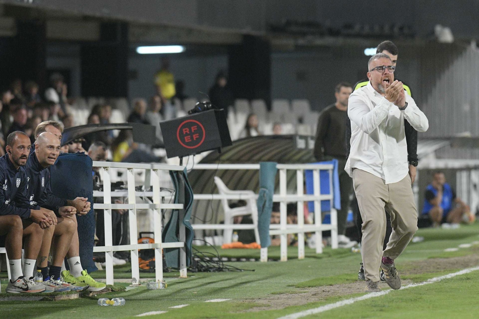 El FC Cartagena sufre la primera derrota en el Cartagonova, en imágenes