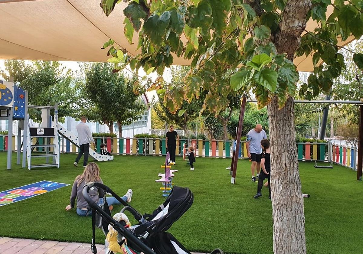 Área infantil del parque, en el Paseo de Oporto, en La Molineta.