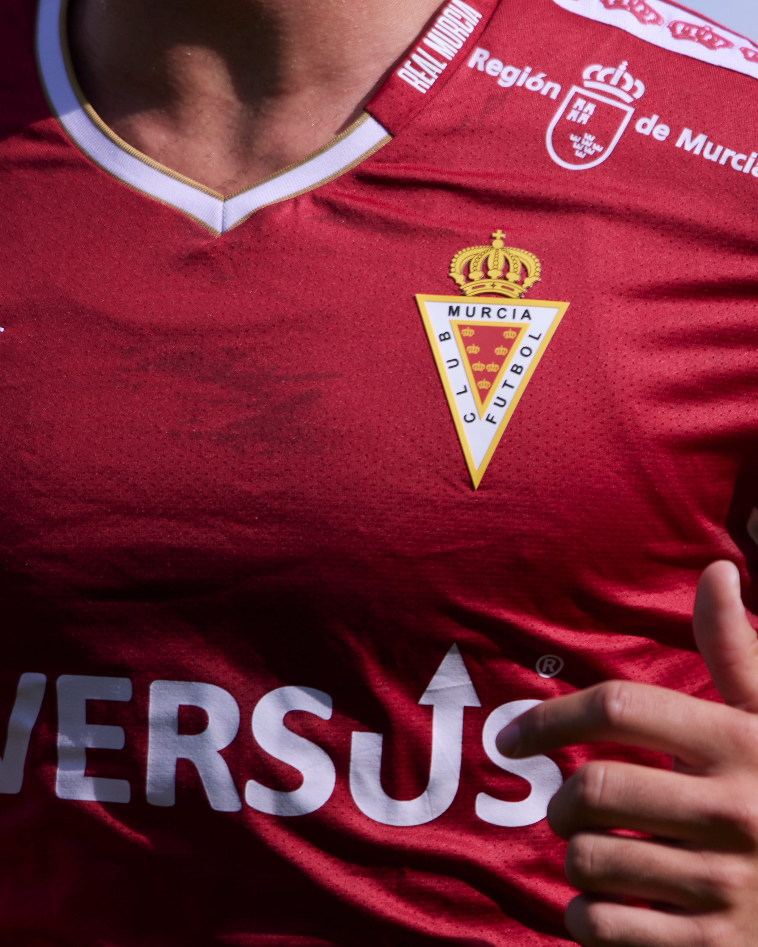 El Real Murcia sufre pero toma aire en Sevilla, en imágenes