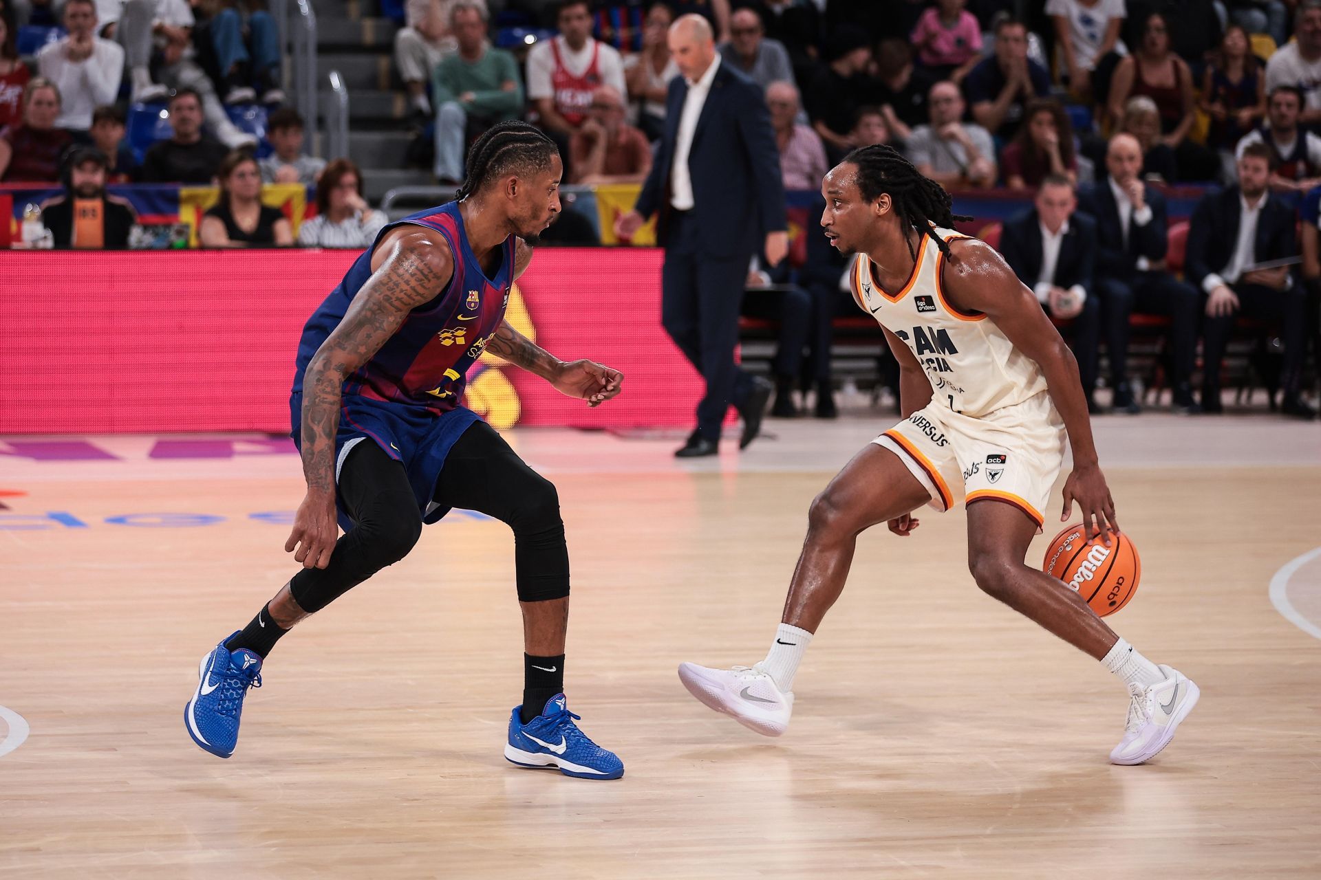 El UCAM CB Murcia asalta el Palau y derrota al Barcelona ocho años después, en imágenes