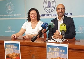 Rosalía Bastida y José Antonio Zafra durante la presentación de 'Cehegín en su punto'.