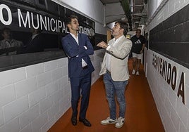 Arribas charla con David Ayala, presidente del Cebé.