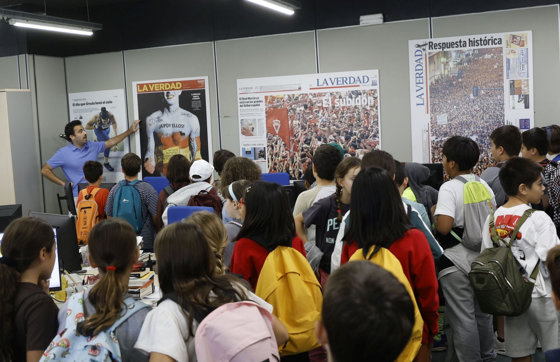 Visita del colegio Federico de Arce Martínez a LA VERDAD, en imágenes
