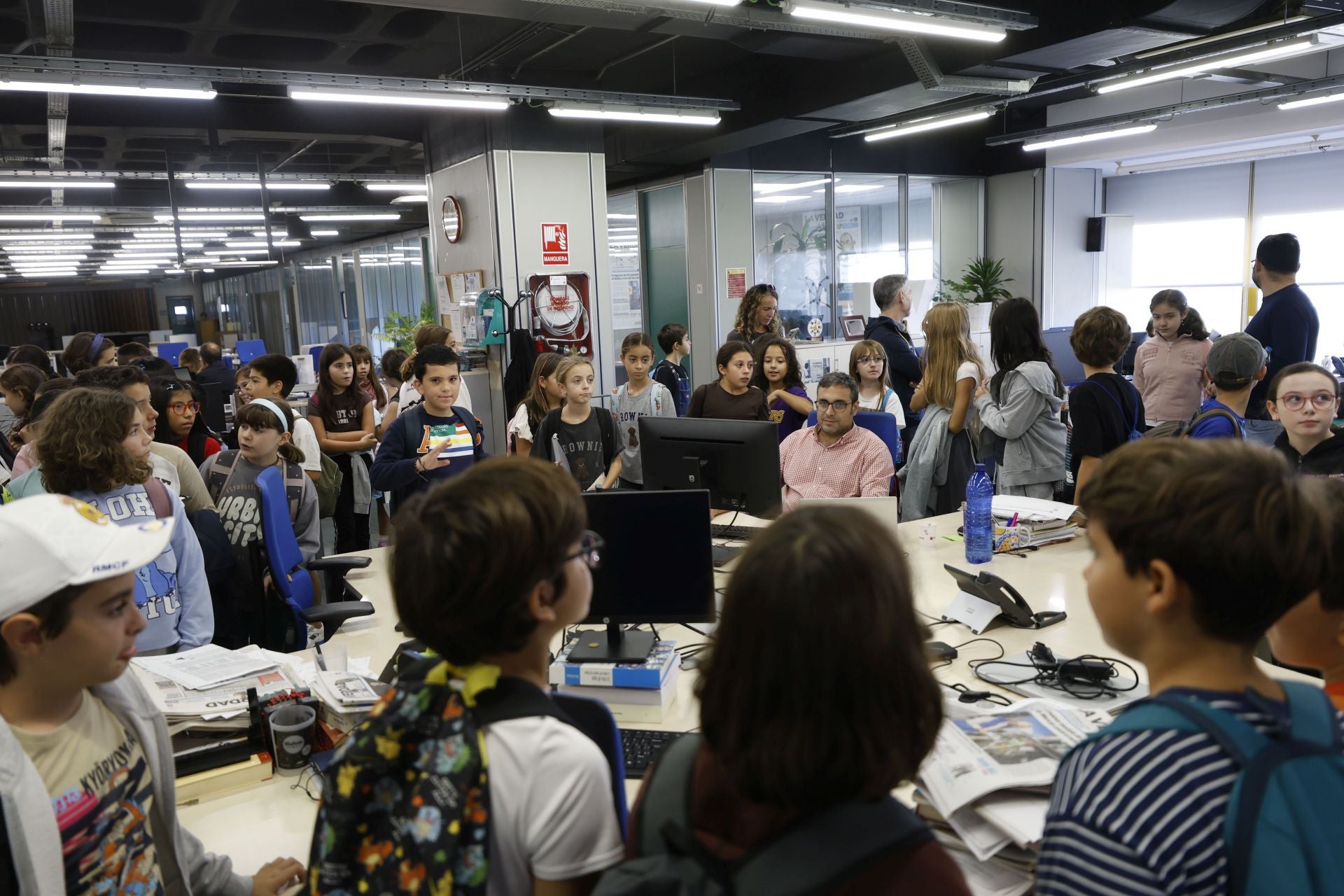 Visita del colegio Federico de Arce Martínez a LA VERDAD, en imágenes