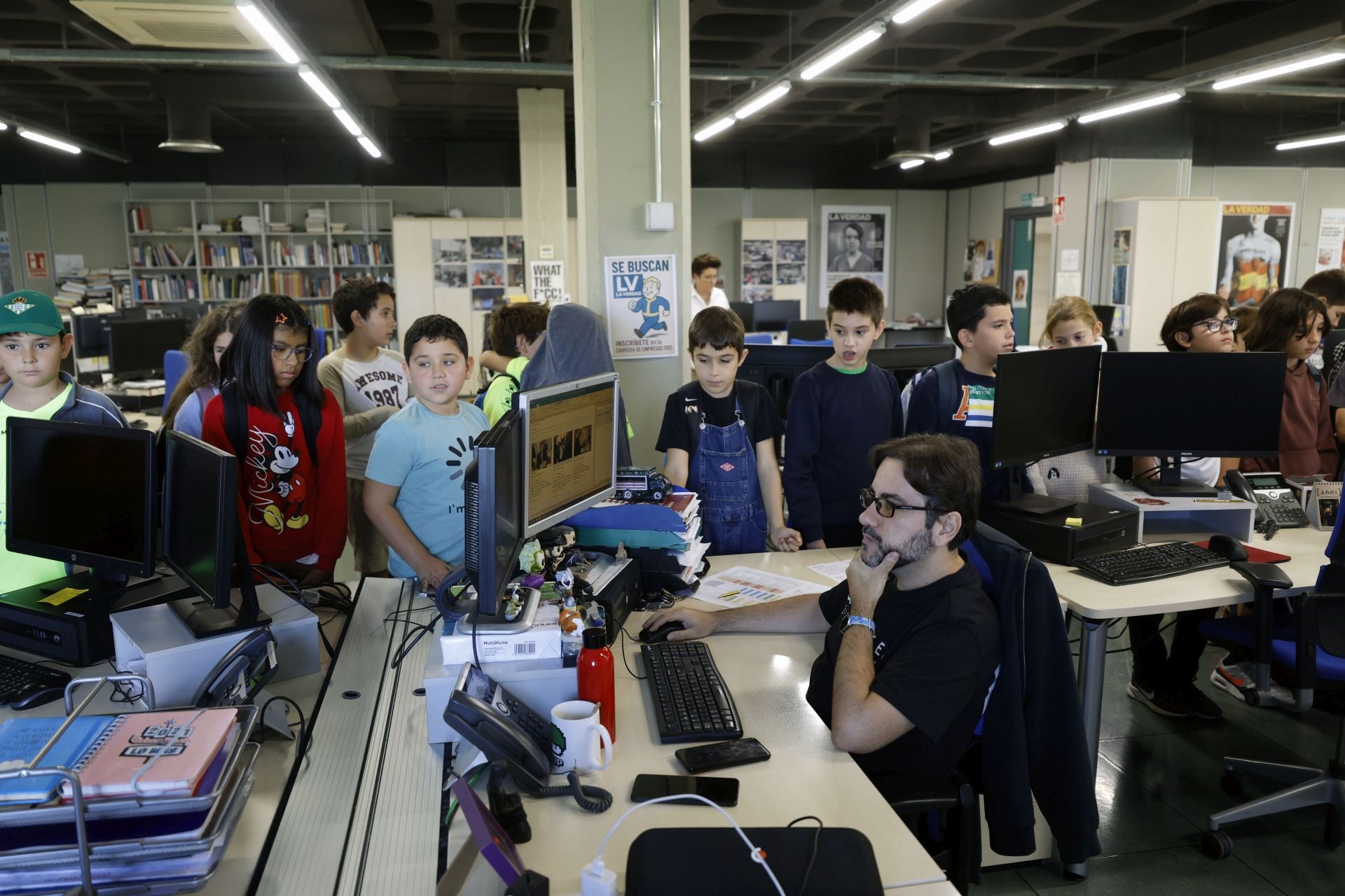 Visita del colegio Federico de Arce Martínez a LA VERDAD, en imágenes