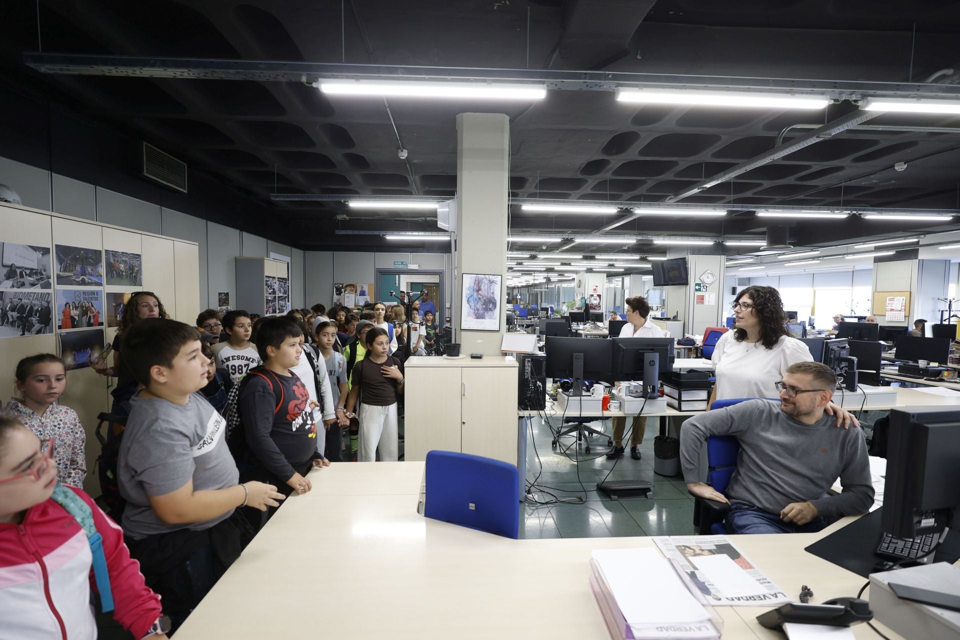 Visita del colegio Federico de Arce Martínez a LA VERDAD, en imágenes