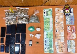 Objetos incautados por la Guardia Civil.