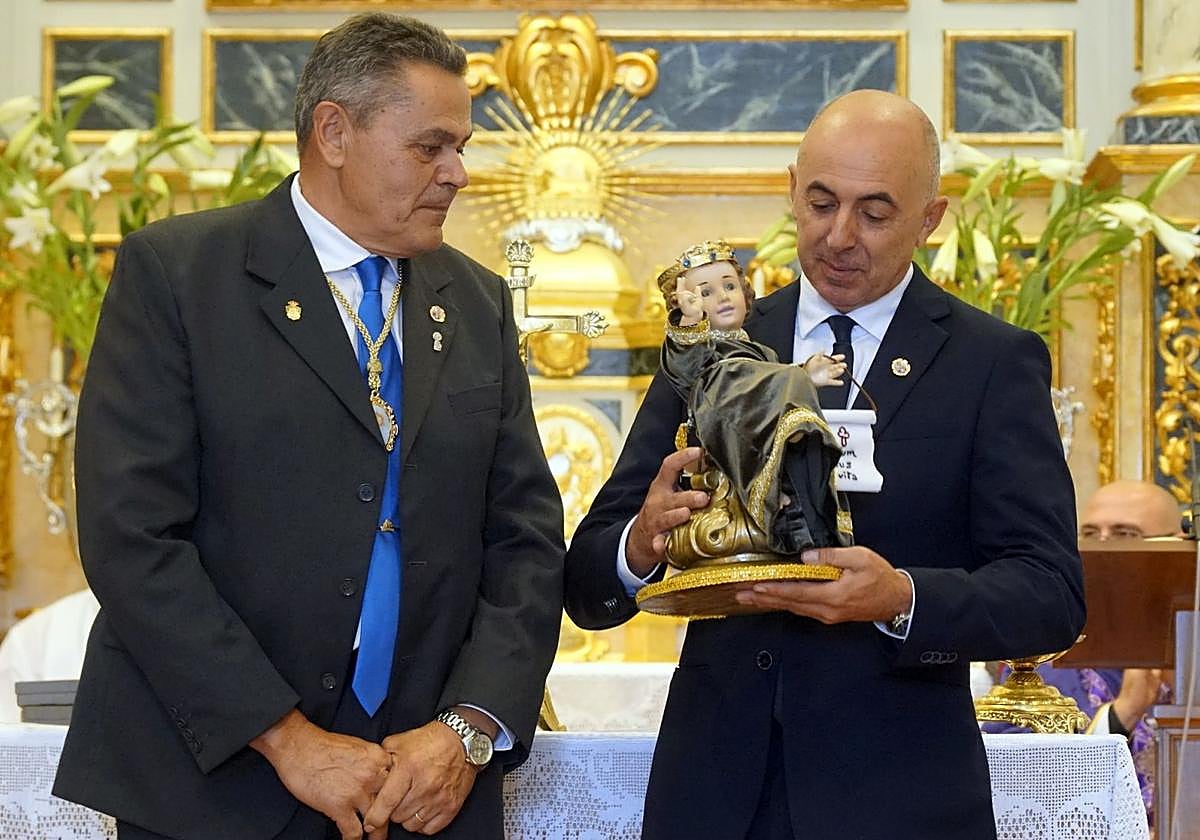 José María Gómez y José Antonio Montiel, presidente de las dos hermandades.